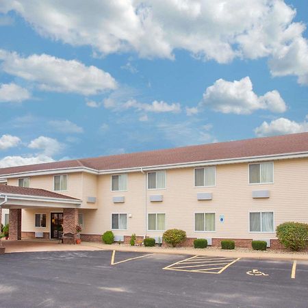 Super 8 By Wyndham Galva Hotel Exterior photo