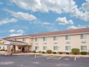 Super 8 By Wyndham Galva Hotel Exterior photo